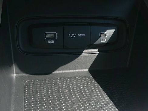 Certified 2024 Hyundai Venue SEL image 14