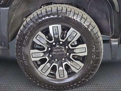 Used 2024 GMC Sierra 3500 Denali w/ Denali Reserve Package AWD/4WD image 10