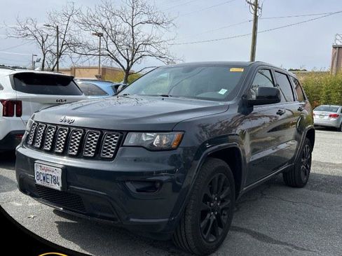 Used 2018 Jeep Grand Cherokee Altitude image 7