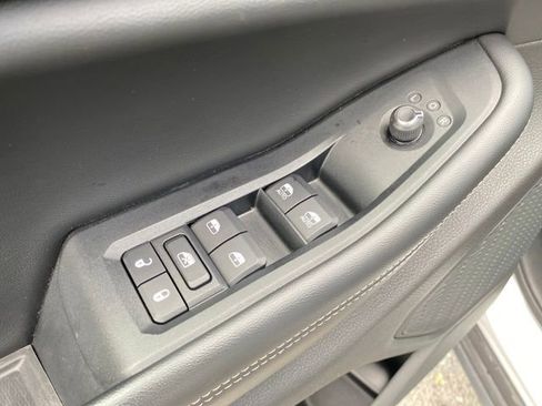 Used 2023 Jeep Grand Cherokee L Laredo image 15