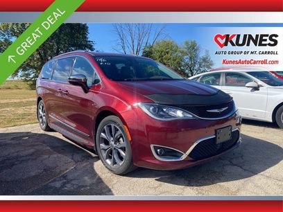 Used 2017 Chrysler Pacifica Limited w/ Advanced Safetytec Group