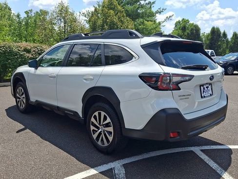 Certified 2025 Subaru Outback Premium AWD/4WD image 4