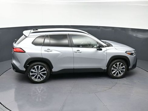 Used 2025 Toyota Corolla Cross XLE image 25