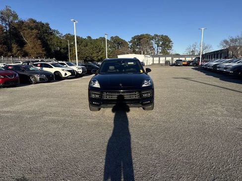 Used 2019 Porsche Cayenne Base image 2