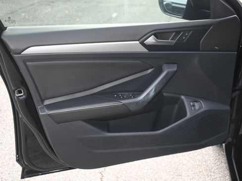 Used 2023 Volkswagen Jetta Sport image 9