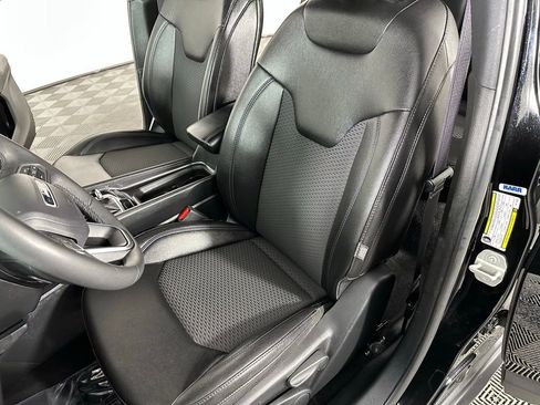 Used 2024 Jeep Compass Latitude image 23