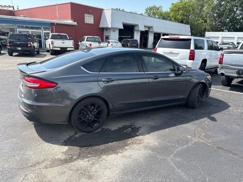 Used 2019 Ford Fusion SE w/ Equipment Group 151A FWD image 3
