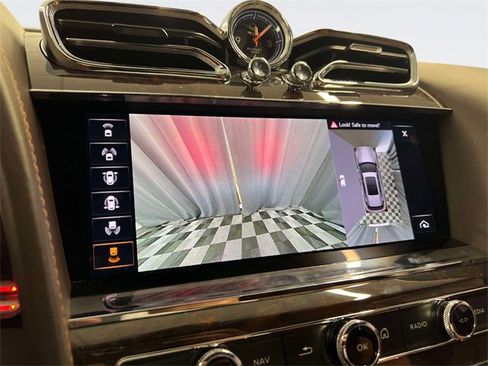Used 2023 Bentley Bentayga Extended Wheelbase image 31
