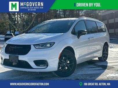 New 2026 Chrysler Pacifica Select w/ S Appearance Package