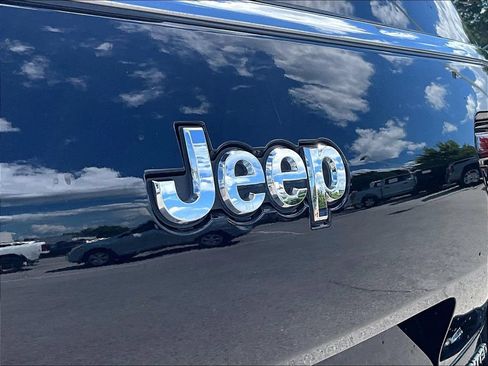 Used 2023 Jeep Grand Cherokee L Limited AWD/4WD image 9
