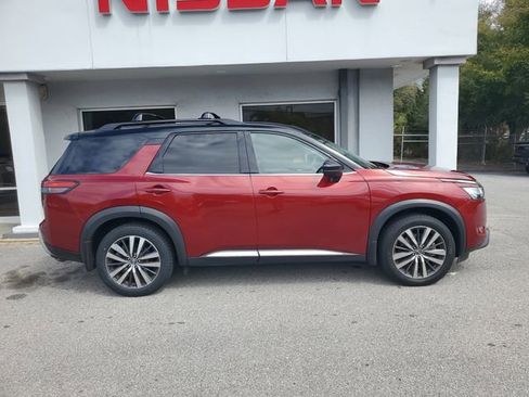 Used 2022 Nissan Pathfinder Platinum w/ Cargo Package image 7