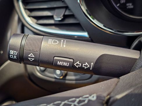 Used 2019 Buick Encore Essence w/ Experience Buick Package FWD image 18