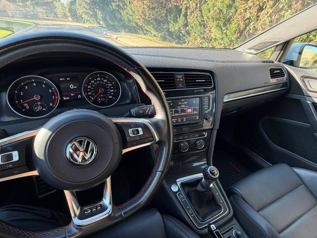 Used 2017 Volkswagen GTI SE FWD image 9