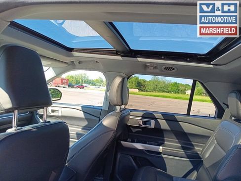 Used 2022 Ford Explorer XLT w/ Equipment Group 202A AWD/4WD image 3