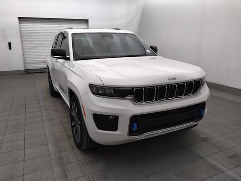 Used 2022 Jeep Grand Cherokee Overland w/ Advanced Protech Group III AWD/4WD image 13