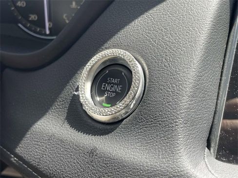 Used 2021 Cadillac XT4 Premium Luxury image 24