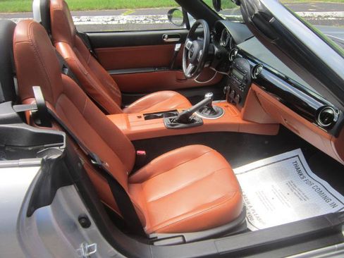 Used 2006 MAZDA MX-5 Miata Grand Touring RWD image 7