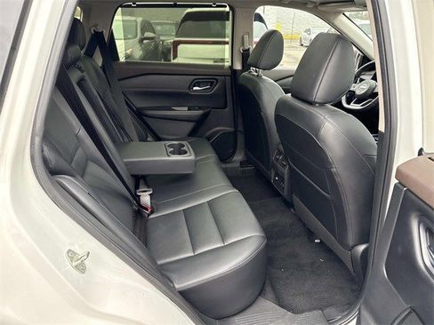 Used 2023 Nissan Rogue SL w/ SL Premium Package image 11