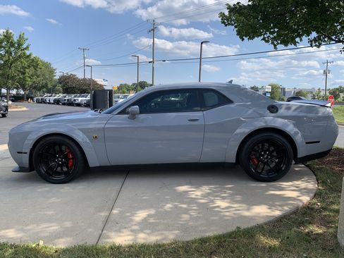 Used 2021 Dodge Challenger R/T Scat Pack RWD image 7
