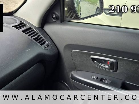 Used 2013 Kia Soul FWD image 38
