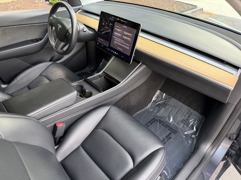 Used 2020 Tesla Model Y Long Range AWD/4WD image 32