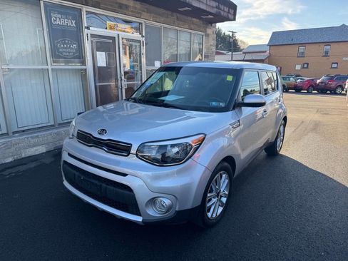 Used 2017 Kia Soul + image 3