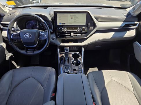 Used 2023 Toyota Highlander Platinum AWD/4WD image 15