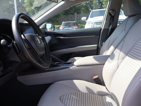 Used 2023 Toyota Camry SE FWD image 19