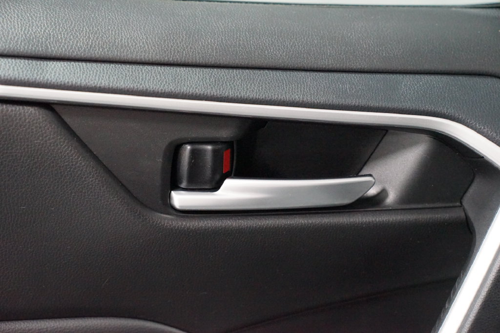 Certified 2025 Toyota RAV4 XLE FWD image 32