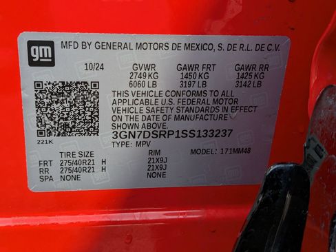 Used 2025 Chevrolet Equinox EV RS FWD image 42