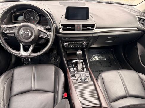 Used 2018 MAZDA MAZDA3 Touring FWD image 19