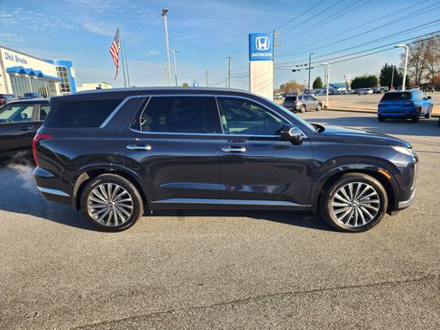 Used 2024 Hyundai Palisade Calligraphy image 3