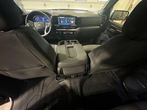 Used 2025 Chevrolet Silverado 1500 LT AWD/4WD image 3