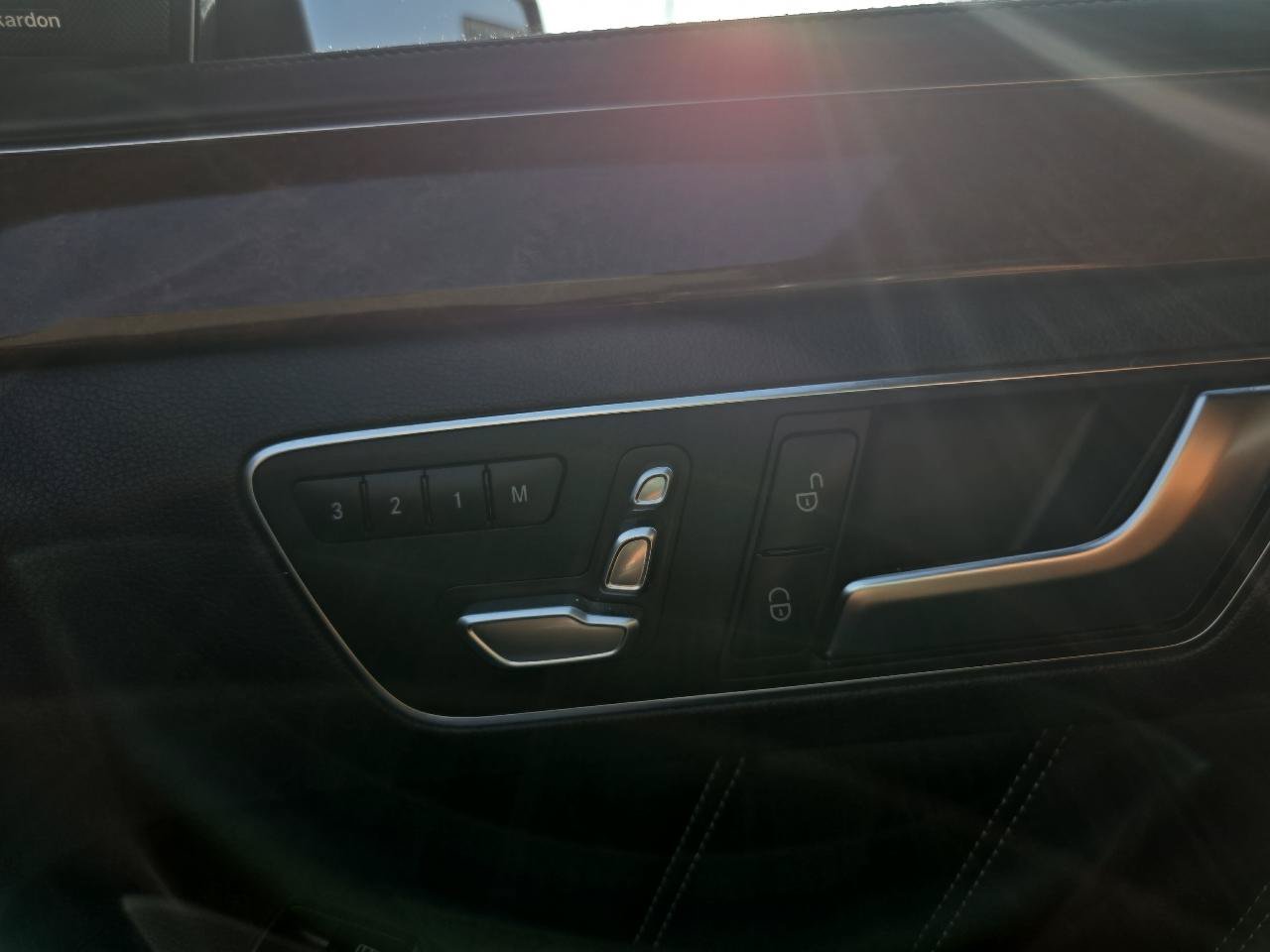Used 2015 Mercedes-Benz E 400 4MATIC Sedan image 35
