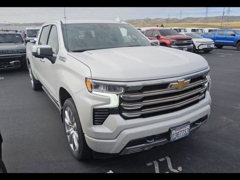 Used 2022 Chevrolet Silverado 1500 High Country w/ Technology Package AWD/4WD image 1