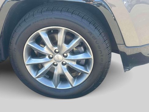 Used 2018 Jeep Cherokee Latitude AWD/4WD image 9