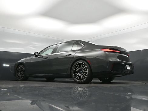 New 2026 BMW 740i w/ Executive Package RWD image 40