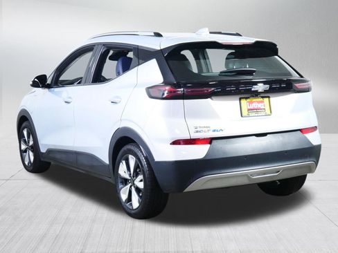 Used 2023 Chevrolet Bolt EUV LT w/ Convenience Package FWD image 5