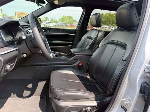 Used 2024 Jeep Grand Cherokee L Limited w/ Luxury Tech Group II AWD/4WD image 19