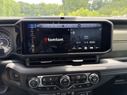 Used 2025 Jeep Gladiator Mojave AWD/4WD image 27
