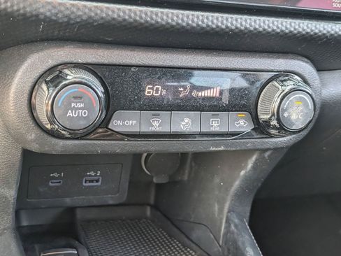 Used 2022 Nissan Kicks SV FWD image 17