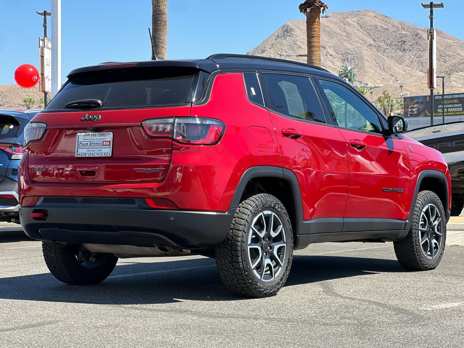 Used 2025 Jeep Compass Trailhawk AWD/4WD image 3