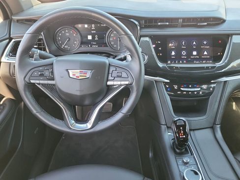 Used 2025 Cadillac XT6 Sport w/ Technology Package image 11