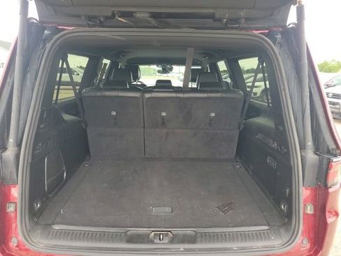 Used 2024 Jeep Wagoneer L Series II w/ Flexible Seating Group AWD/4WD image 29