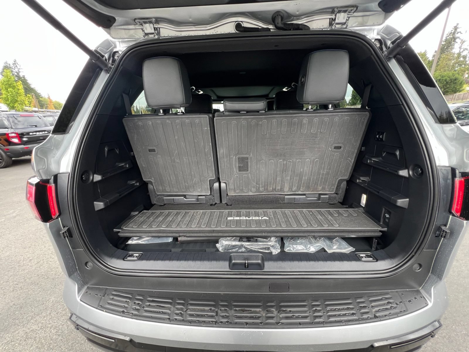 Used 2024 Toyota Sequoia Platinum AWD/4WD image 7