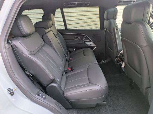 Used 2025 Land Rover Range Rover Long Wheelbase SE AWD/4WD image 32