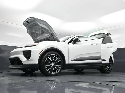 New 2026 Porsche Macan 4 Electric AWD/4WD image 33