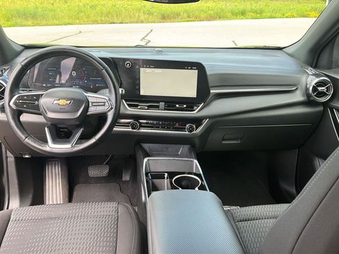 Used 2025 Chevrolet Equinox LT AWD/4WD image 32