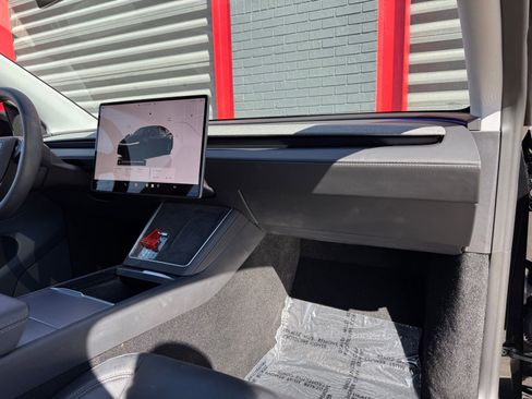 Used 2026 Tesla Model Y Long Range image 15