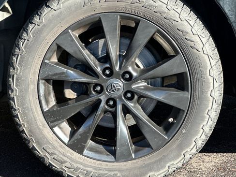 Used 2014 Toyota Venza LE image 31